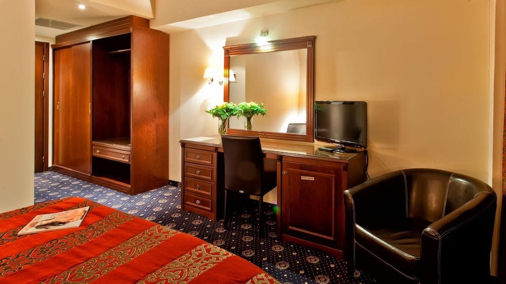 Kouros Hotel Drama Luaran gambar