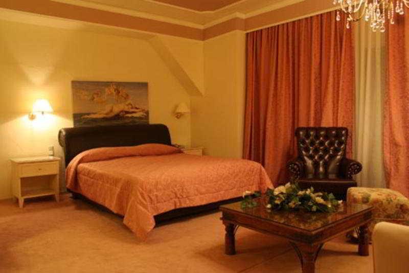 Kouros Hotel Drama Bilik gambar