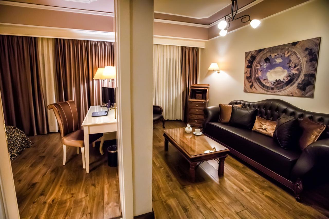 Kouros Hotel Drama Luaran gambar