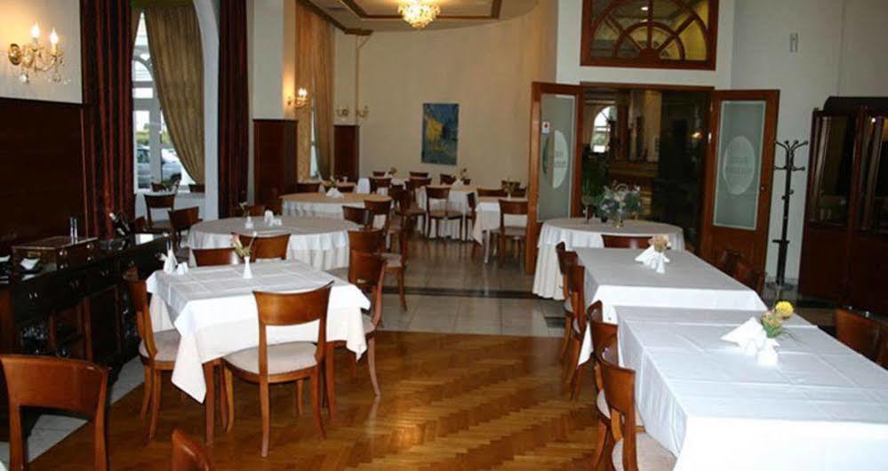 Kouros Hotel Drama Restoran gambar